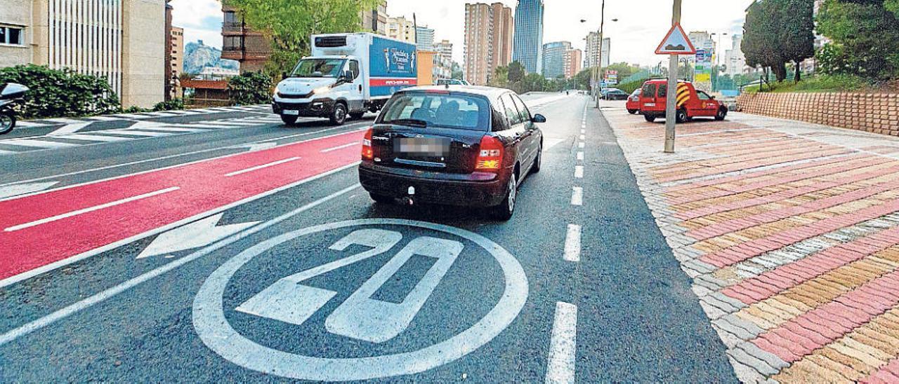 La avenida Villajoyosa donde se puede circular como máximo a 20 kilómetros por hora.