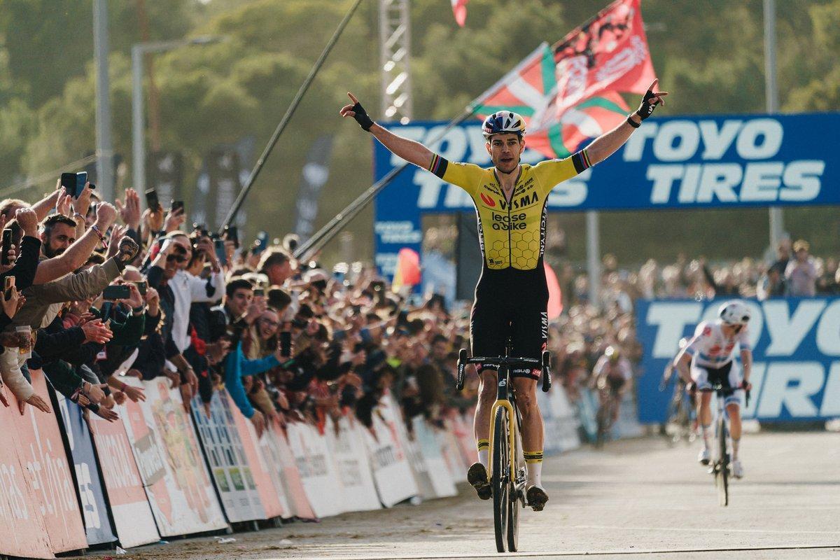 Wout van Aert gana en Benidorm.