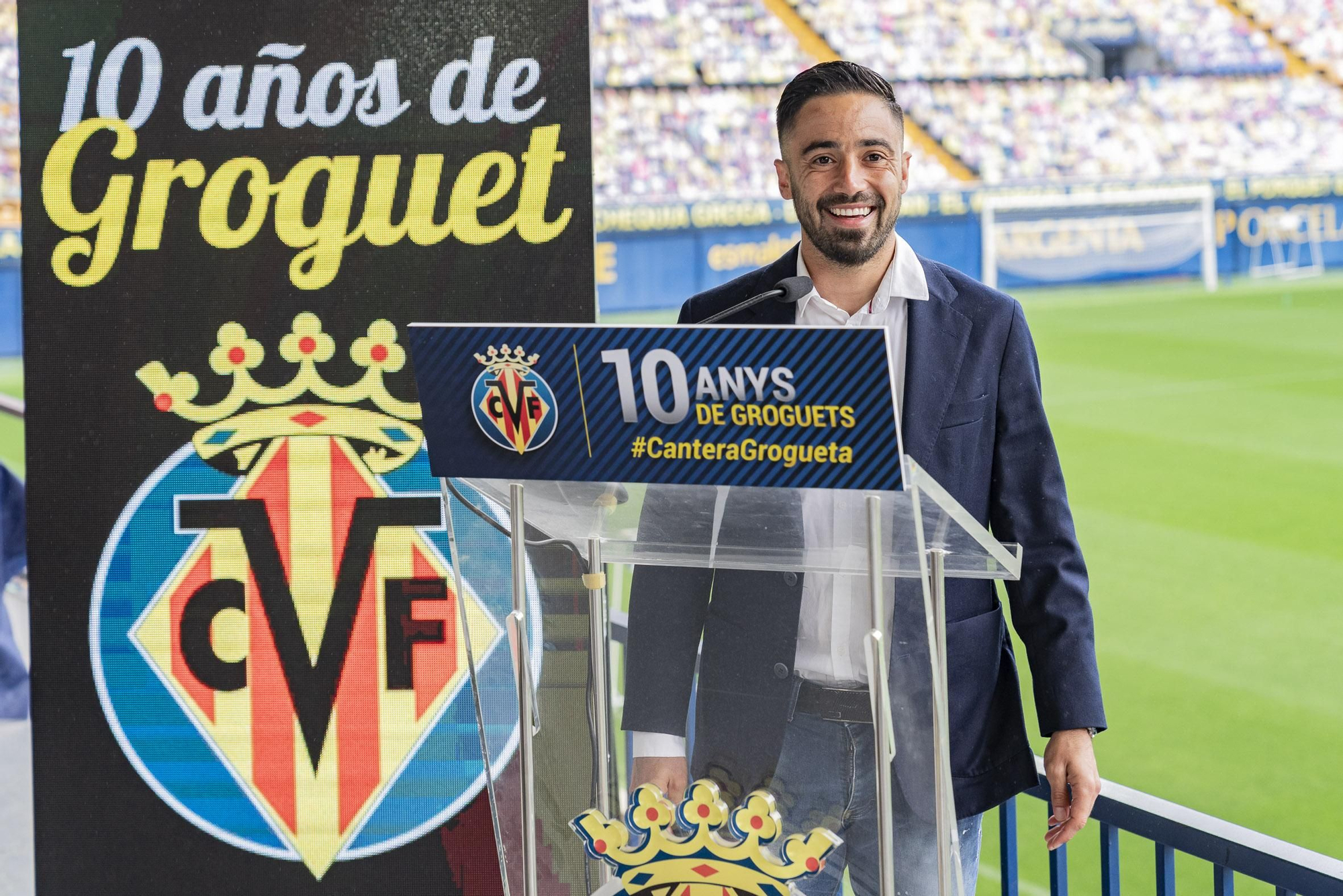 Jaume Costa es uno de los 13 jugadores reconocidos por el Villarreal CF por cumplir una década defendiendo la elástica amarilla.