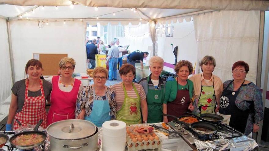 Las cocineras de la espicha, ayer.