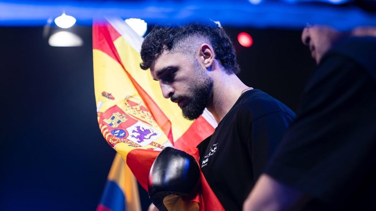 José Luis Navarro Jr., antes de iniciar un combate.