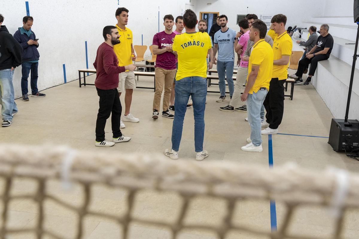 La presentació del IX Trofeu Villarreal CF d'escala i corda professional en el trinquet Salvador Sagols.