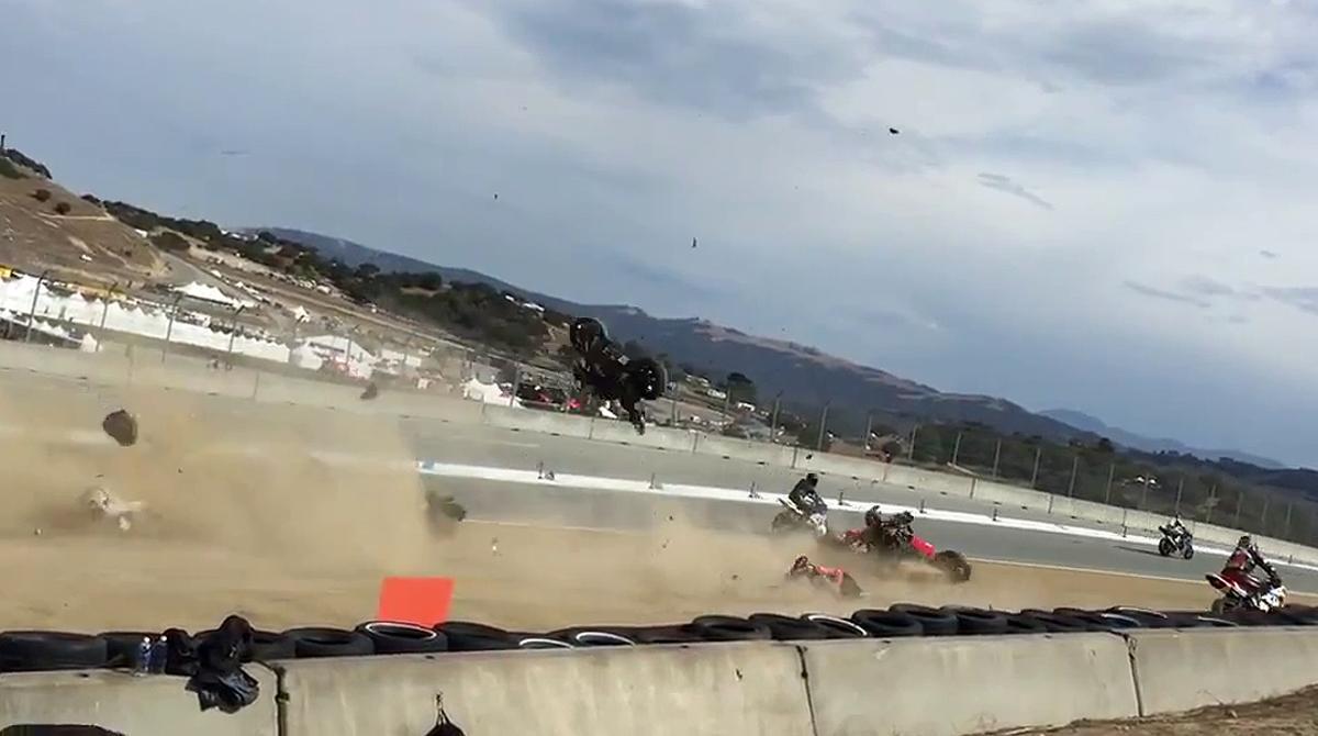 Els dos pilots espanyols són atropellats a la sortida del campionat de superbike.