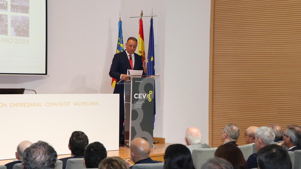 Salvador Navarro durante su intervención en la asamblea general de la CEV.