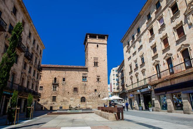 Torre del Aire de 1440 en la plaza de la Constitución de Fermoselle, Zamora
