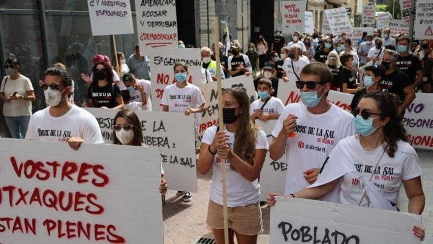 Los vecinos de Torre la Sal se manifiestan en Castelló para salvar sus viviendas