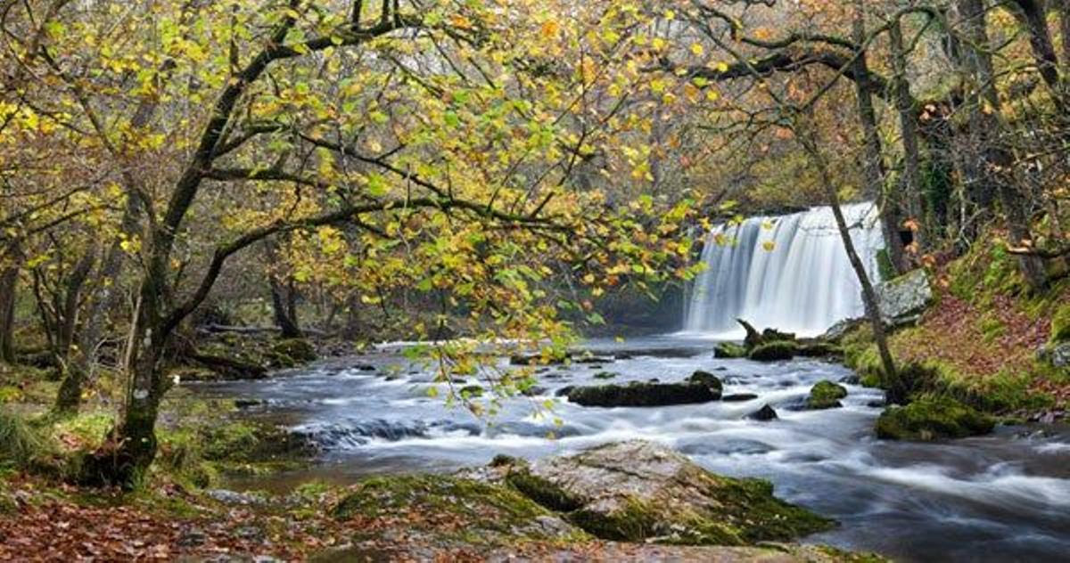 Cascada de Sgwd Ddwli en el Parque Nacional de Brecon Beacons, en Gales (Reino Unido).