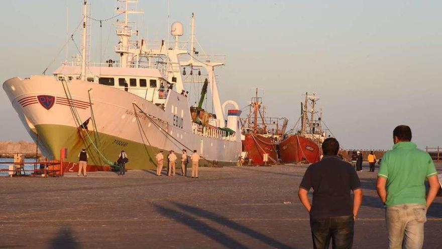 El pesquero &#039;Playa Pesmar Uno&#039;, en el puerto de Comodoro Rivadavia.