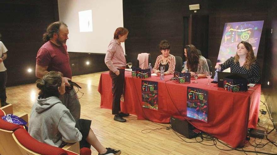 Mesa de debate sobre las mujeres en la cultura, ayer en el Auditorio. // Iñaki Osorio