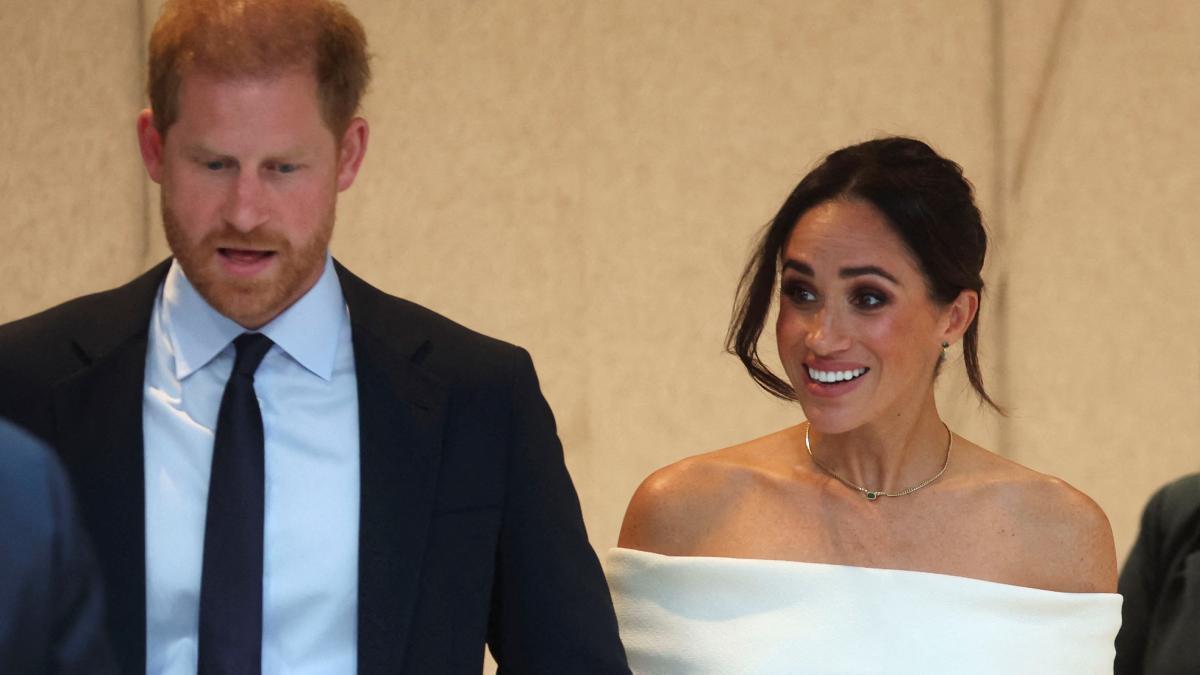 El nuevo libro de Harry y Meghan Markle, retirado por publicar el nombre de dos royals que hablaron del color del hijo de la pareja