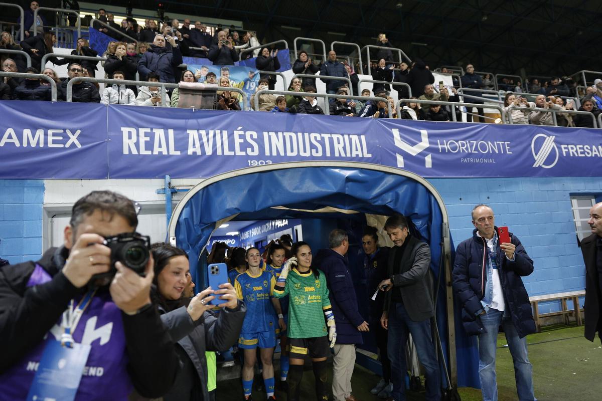 EN IMÁGENES: Así fue el debut de Asturias ante Navarra en un partido de fútbol femenino histórico en el Suárez Puerta