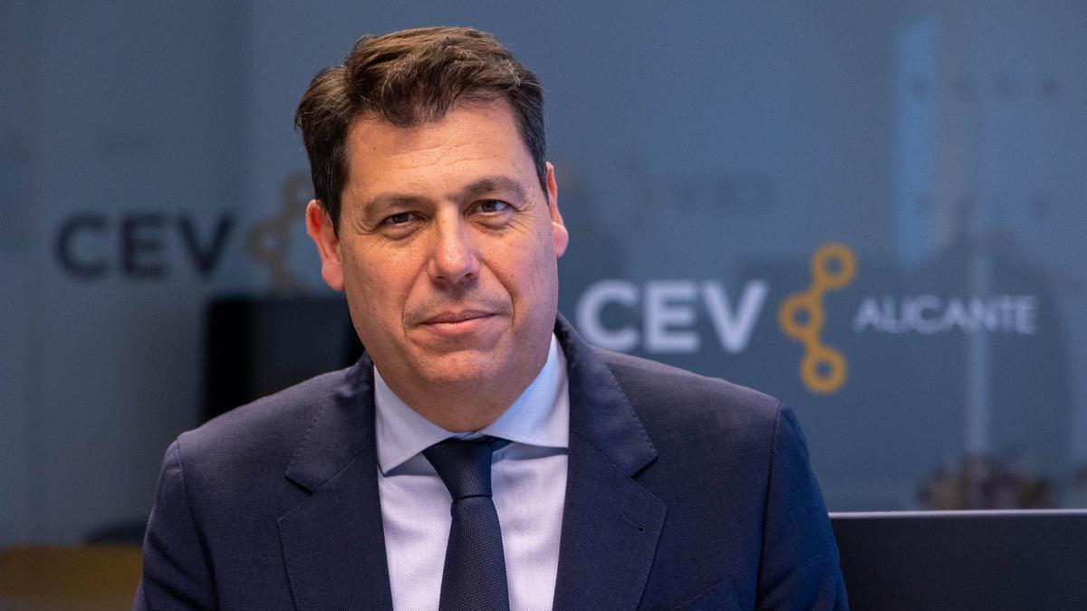 La Policía detiene a Carlos Baño por los bono comercio impulsados por la Diputación cuando Mazón era presidente