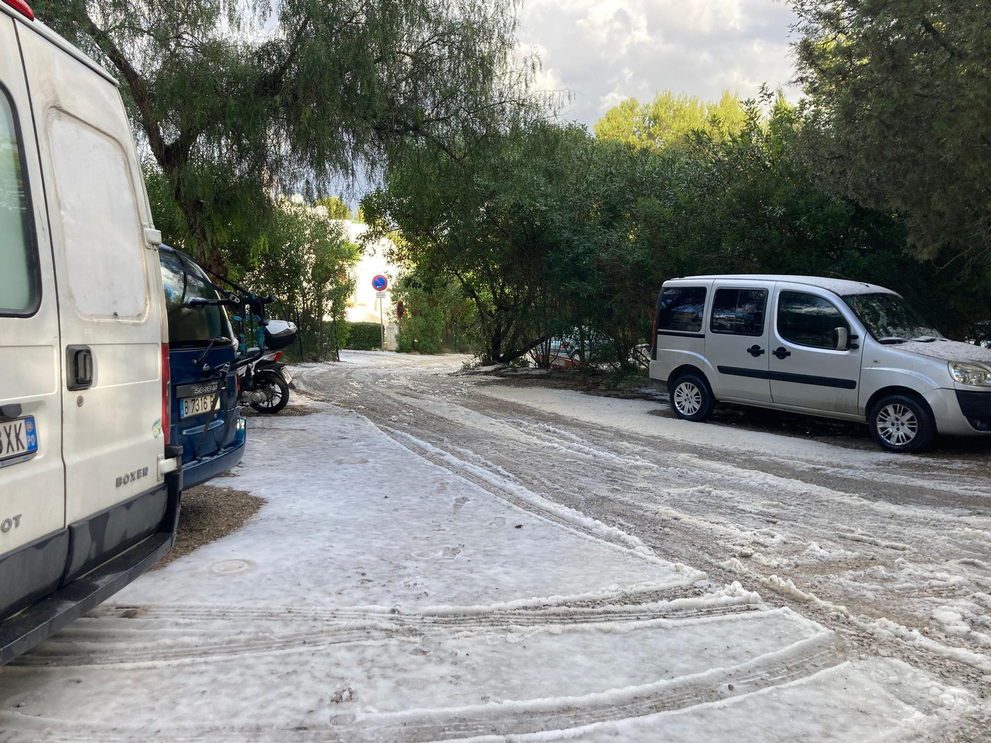 Bajada de temperaturas en Ibiza: Una manta de granizo cubre Siesta