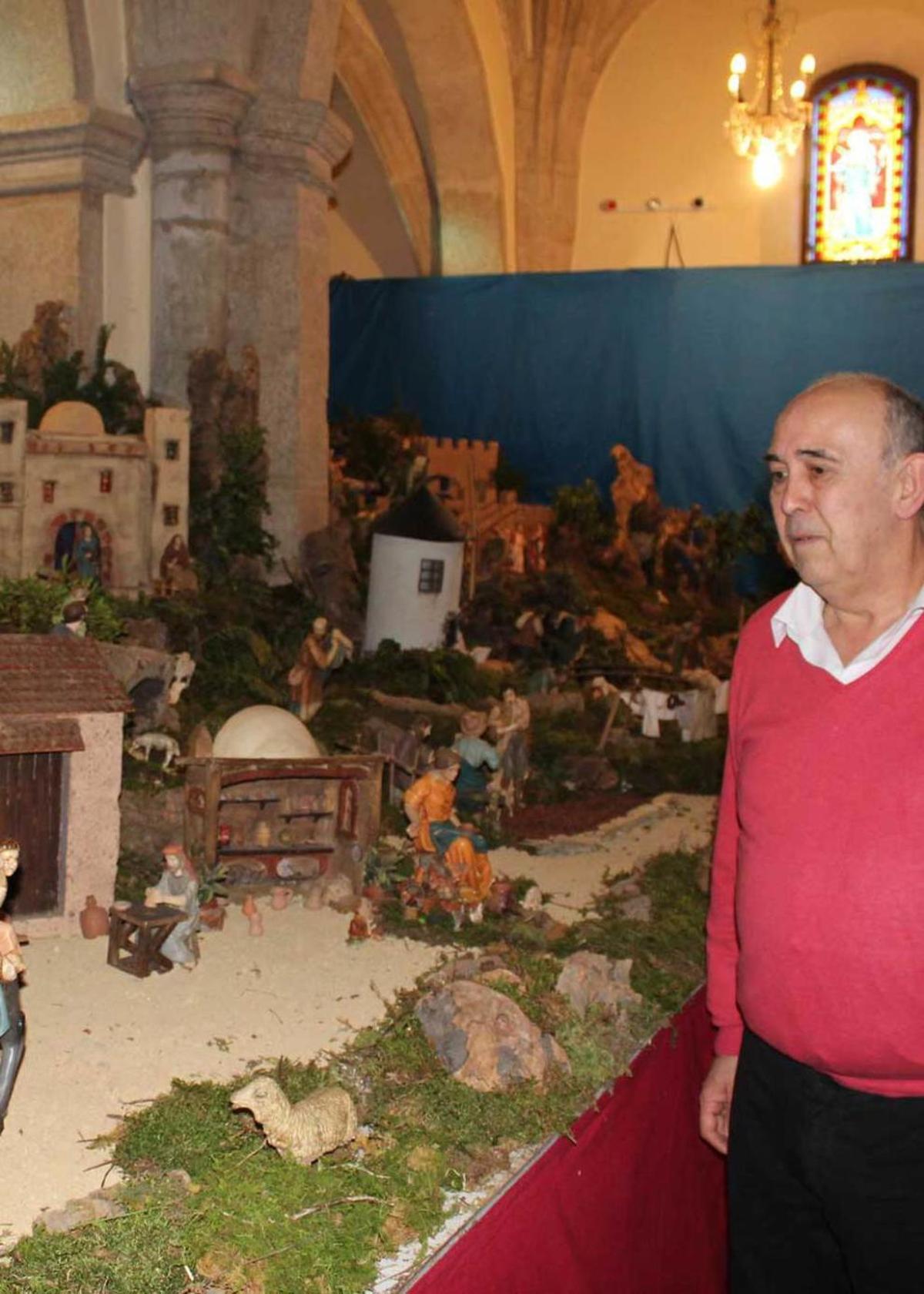 Francisco Fernández, en el belén castropolense.