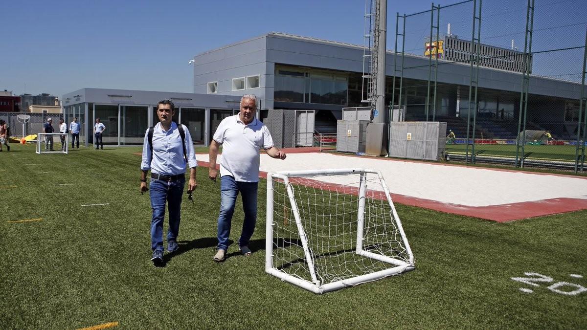 Valverde y Carlos Naval, el delegado del Barça, en la visita del técnico a la ciudad deportiva.