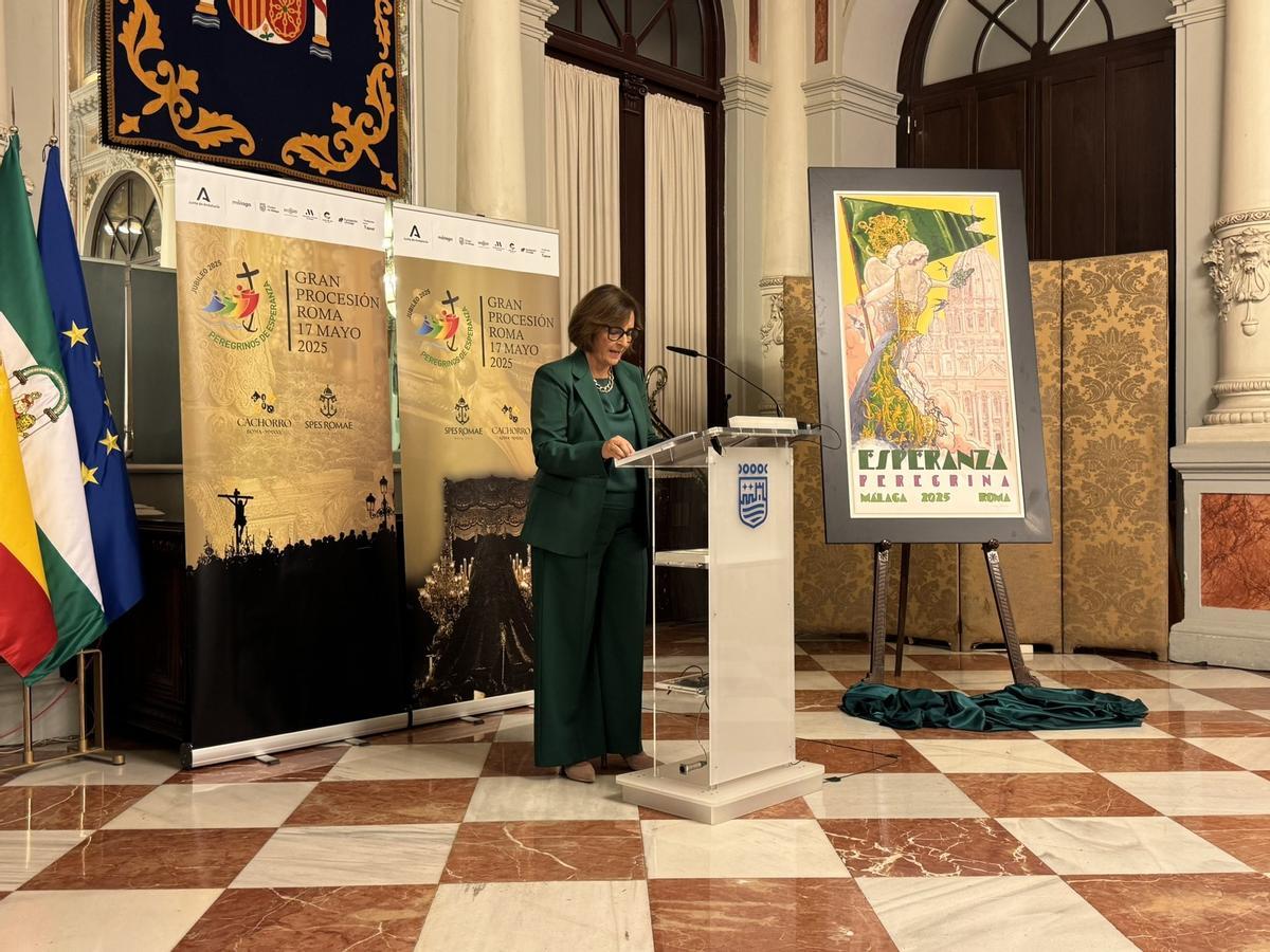 Elena Narváez, en el Salón de los Espejos del Ayuntamiento de Málaga, durante la presentación del cartel.