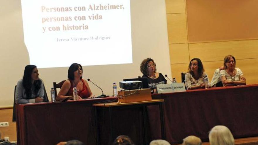 Por la izquierda, Arís Fuente, Diana López, Teresa Martínez, Elisabeth Felgueroso y Elena Moro.