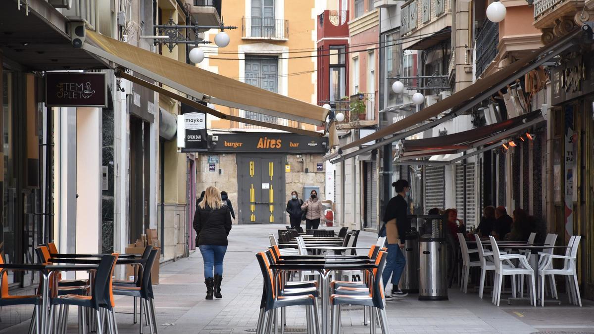 La calle Hospital, en Elche, antes del cierre de las terrazas