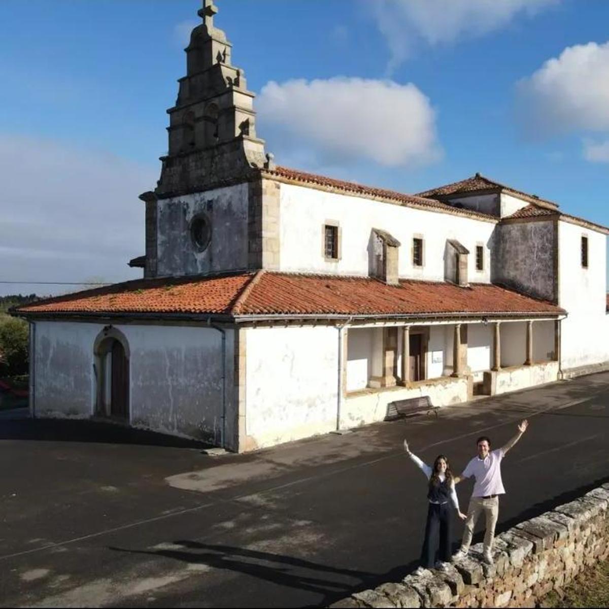 Paula Ituiño y Jaime Gil en la iglesia de San Vicente de los Prados