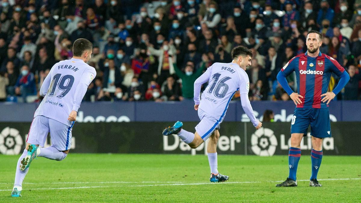 Pedri adelantó al Barça ante el Levante