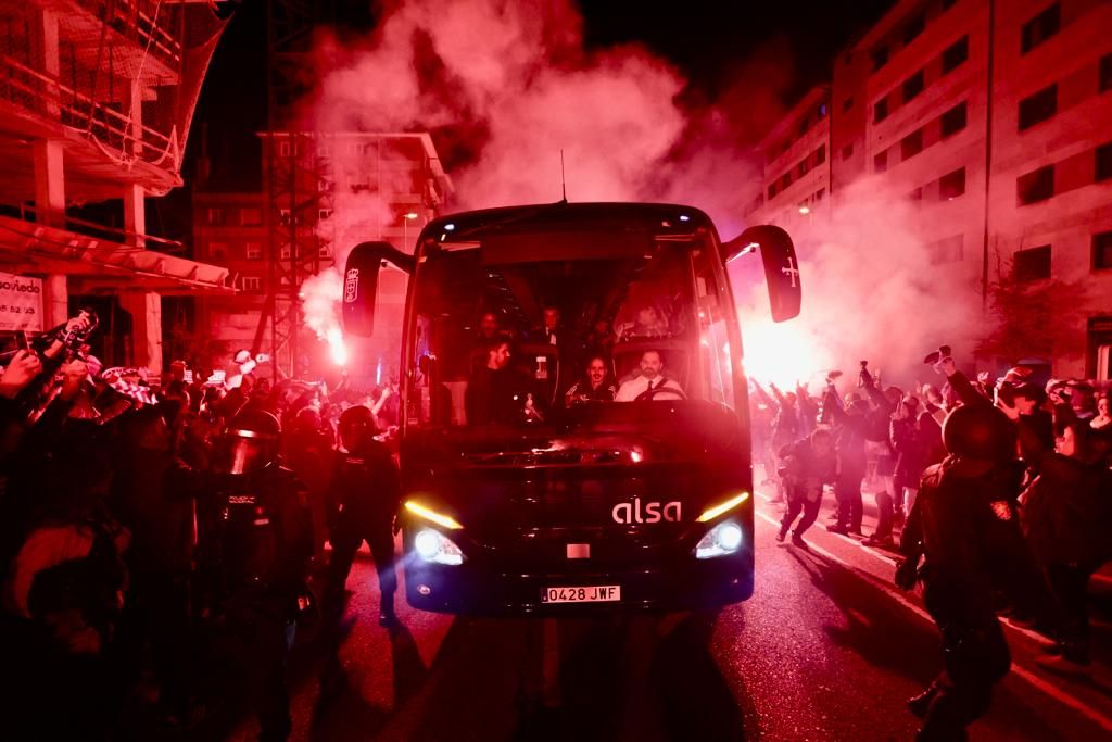 Las aficiones del Oviedo y el Sporting calientan motores antes del derbi