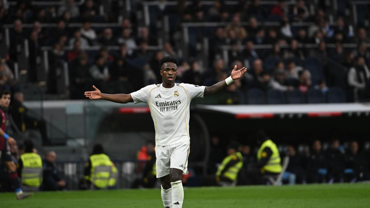Vinicius volvió a ser uno de los más silbados del equipo en la presentación ante el Rayo Vallecano