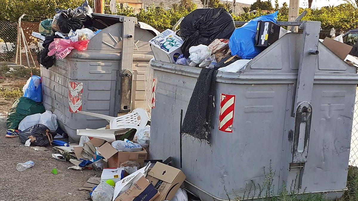 Imagen tomada por un vecino de la pedanía de Jubalcoy hace escasos días para reivindicar contenedores de reciclaje.