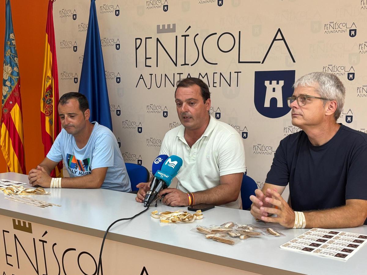 El alcalde de Peñíscola, Andrés Martínez, agradece en rueda de prensa esta iniciativa.