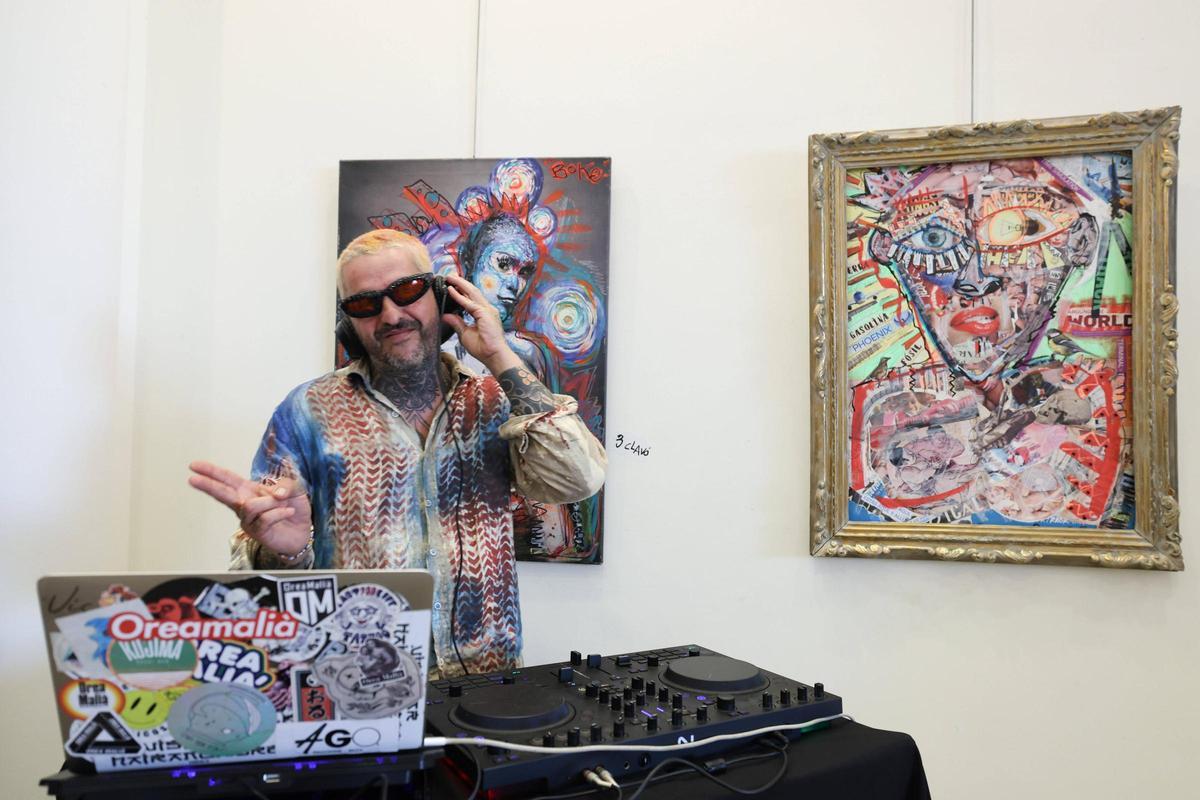 Mira todas las imágenes de la inauguración de la exposición del artista Boke en el Club Diario de Ibiza