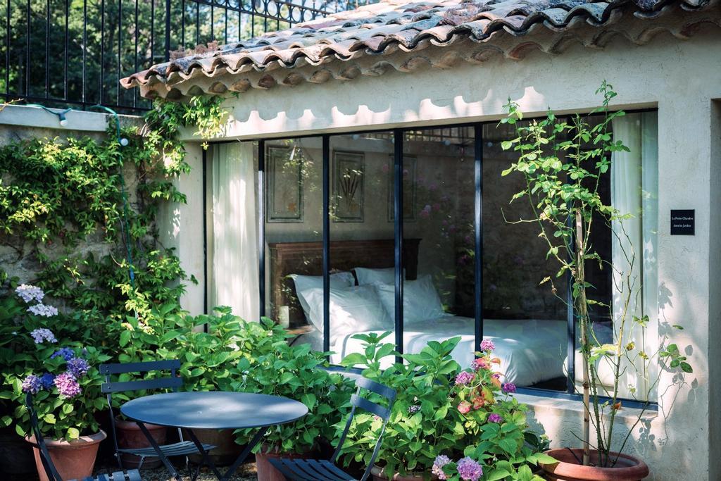 Habitación con terraza privada del Domaine de Fontenille