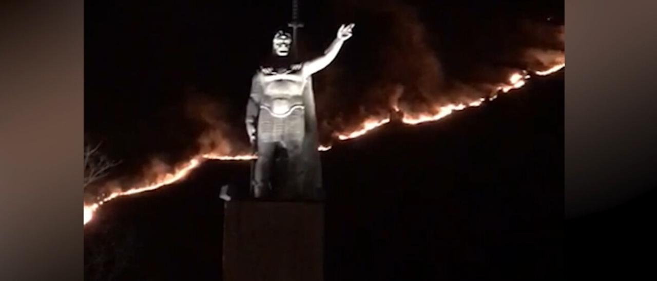 Incendio en las inmediaciones de la Cruz de Priena, cerca del real sitio de Covadonga