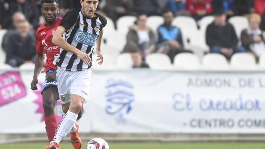 El Castellón, con pie y medio en los &#039;play-off&#039; tras ganar en Buñol (0-2)