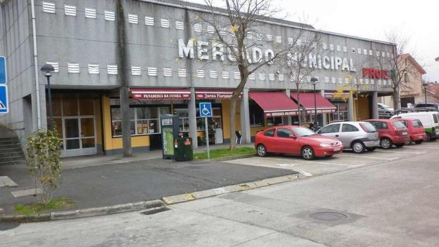 Vista de la fachada del mercado municipal de Perillo, tras las mejoras.