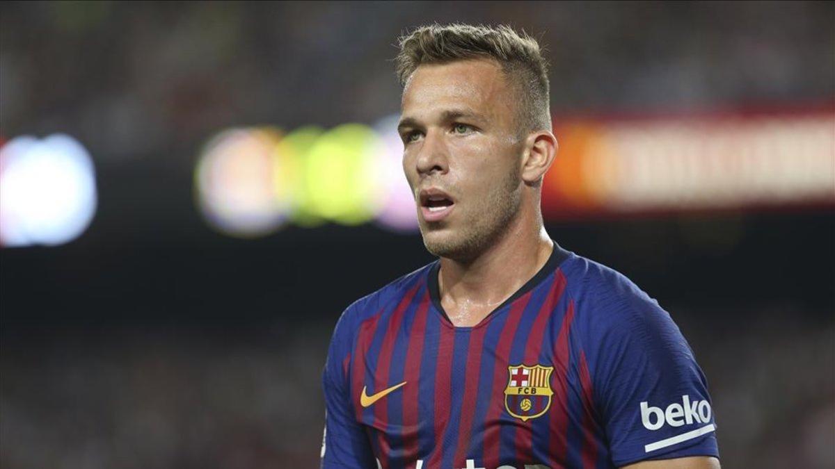 Arthur en el partido ante el PSV