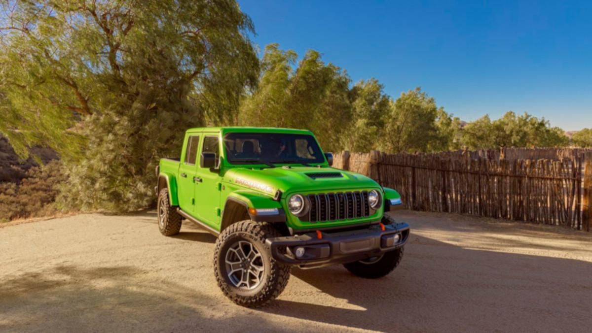 El modelo Jeep JT Mojave con el color mojito