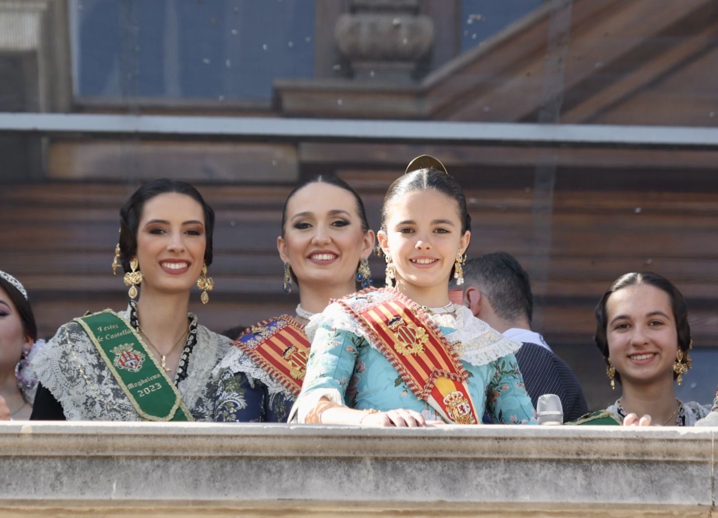 Una mascletà con hermandad de fiestas