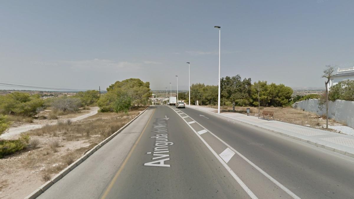 El accidente ha tenido lugar alrededor de las 16.30 horas en la avenida del Mediterráneo de Santa Pola