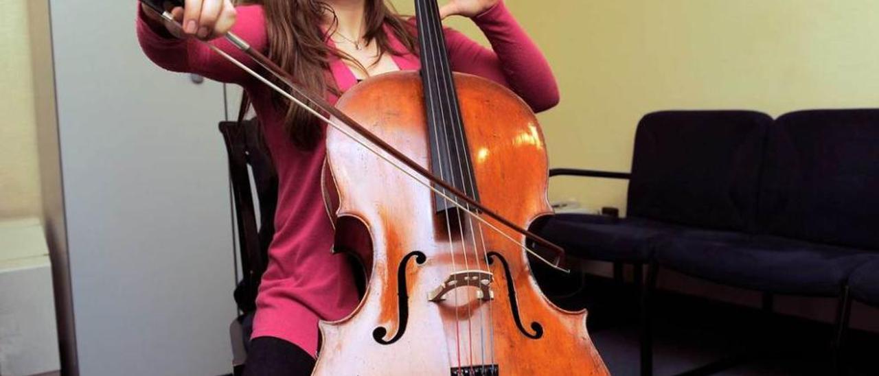 Alisa Weilerstein, en la mañana de ayer, en su camerino del Auditorio de Oviedo.