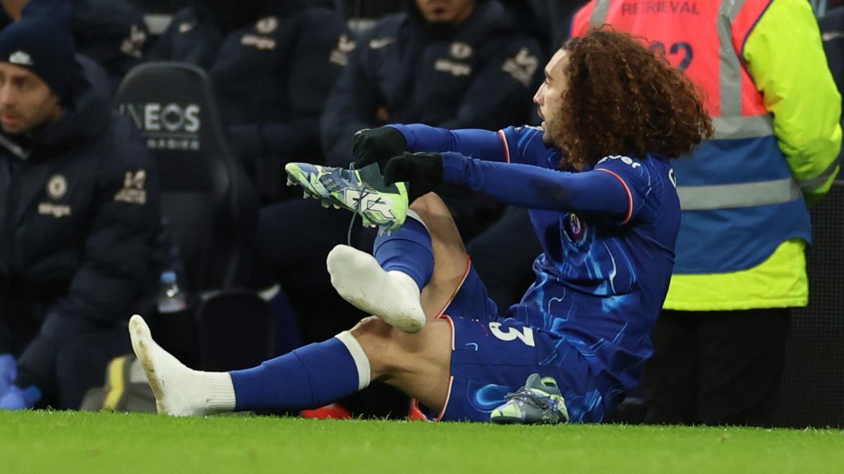 Cucurella, con el cambio de botas