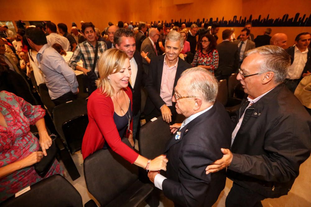 Multitudinaria presentación del teleférico proyectado sobre Benidorm