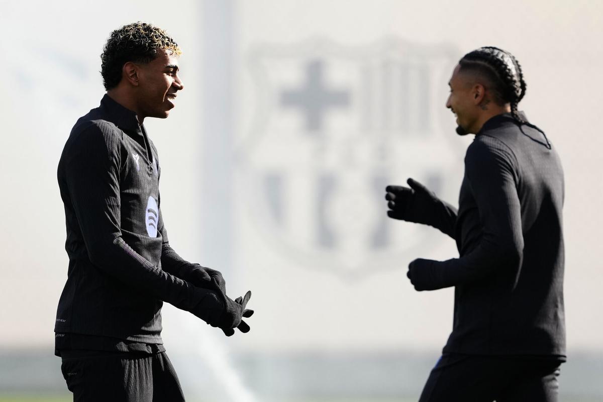 FC Barcelona's players Lamine Yamal (L) and Raphinha attend the team's training session at Ciudad Deportiva Joan Gamper, Barcelona, Spain, 24 November 2025. FC Barcelona will face Chelsea on 25 November in their UEFA Champions League match. EFE/Alejandro Garcia