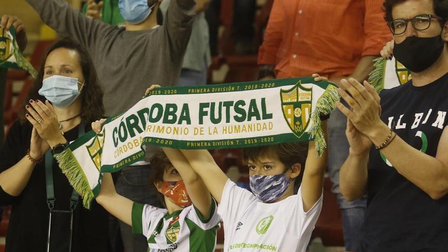 Aficionados del Córdoba Futsal en Vista Alegre durante el partido ante el UMA Antequera.