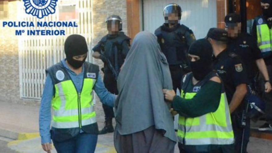 Diez detenidos en España y Marruecos por captar yihadistas para el EI