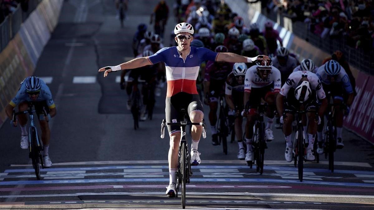 segea55320582 france s arnaud demare celebrates winning the sixth stage of201008180820