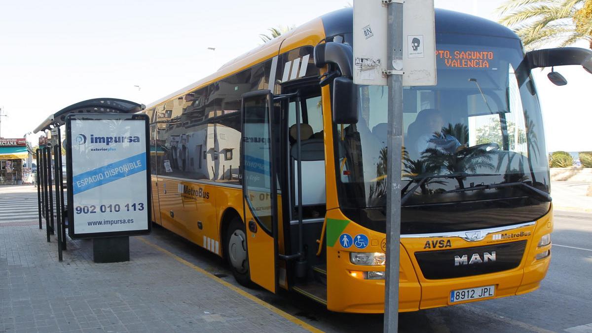 Quejas por la seguridad en la conexión por autobús entre València y Sagunt