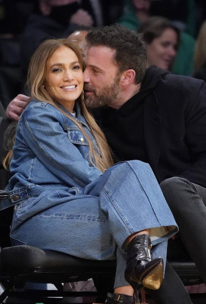 Jennifer Lopez y Ben Affleck en un partido de la NBA