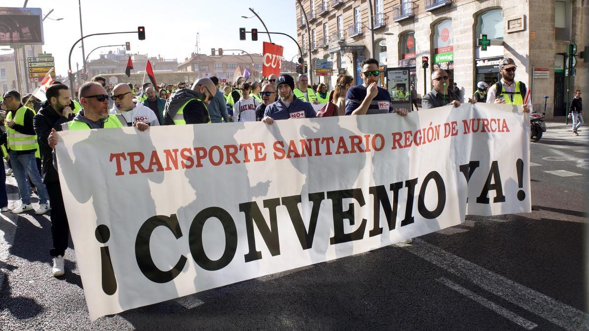 Trabajadores del transporte sanitario de la Región, en la manifestación que realizaron el pasado 3 de febrero.