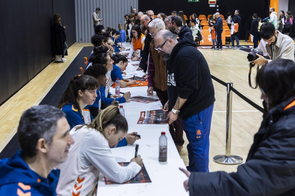 Búscate en el entrenamiento del Valencia Basket Búscate en el entrenamiento del Valencia Basket