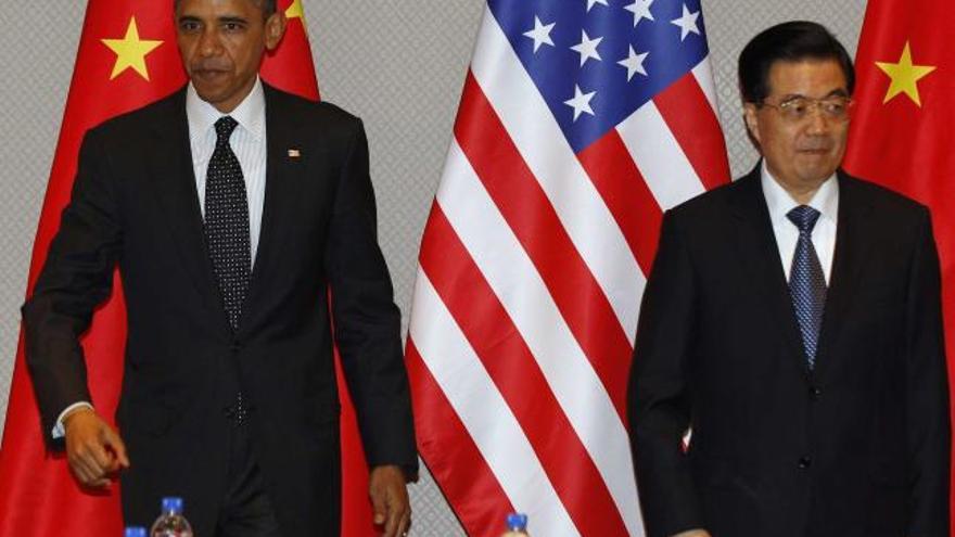 Obama y el presidente chino, Hu Jintao, a su llegada a la reunión bilateral que ayer mantuvieron en Seúl.