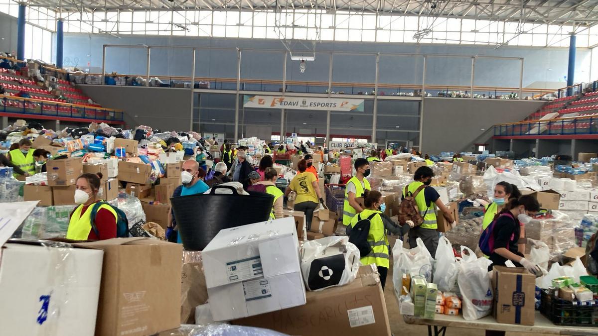 GALERÍA | El camión de Vezdemarbán llega a la zona de la DANA GALERÍA | El camión de Vezdemarbán llega a la zona de la DANA